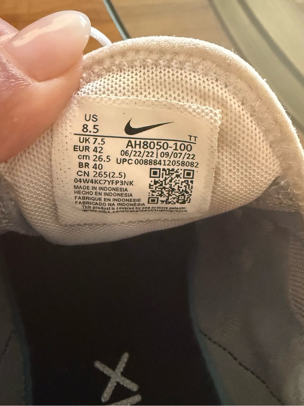 Nike Women’s Air Max 270 White/Black Sneakers - Picture 7 of 8